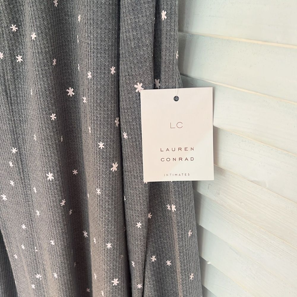 Gray Snow ❄️ Flake Robe - Picture 2 of 7